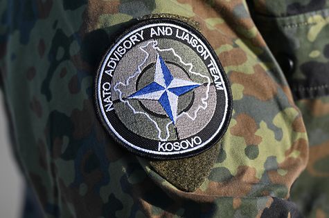 Deutscher Bundestag - Regierung will Bundes­wehreinsatz im Kosovo ...