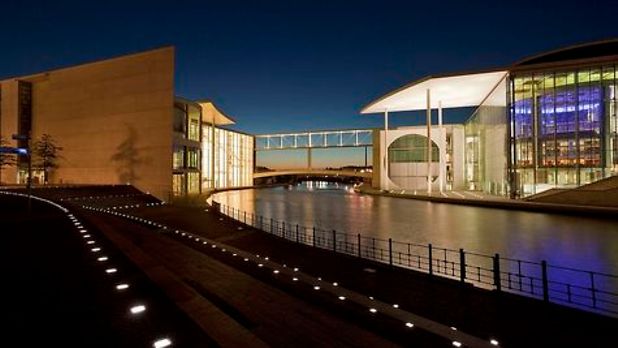 Deutscher Bundestag Das Berliner Parlamentsviertel Und Seine Gebaude