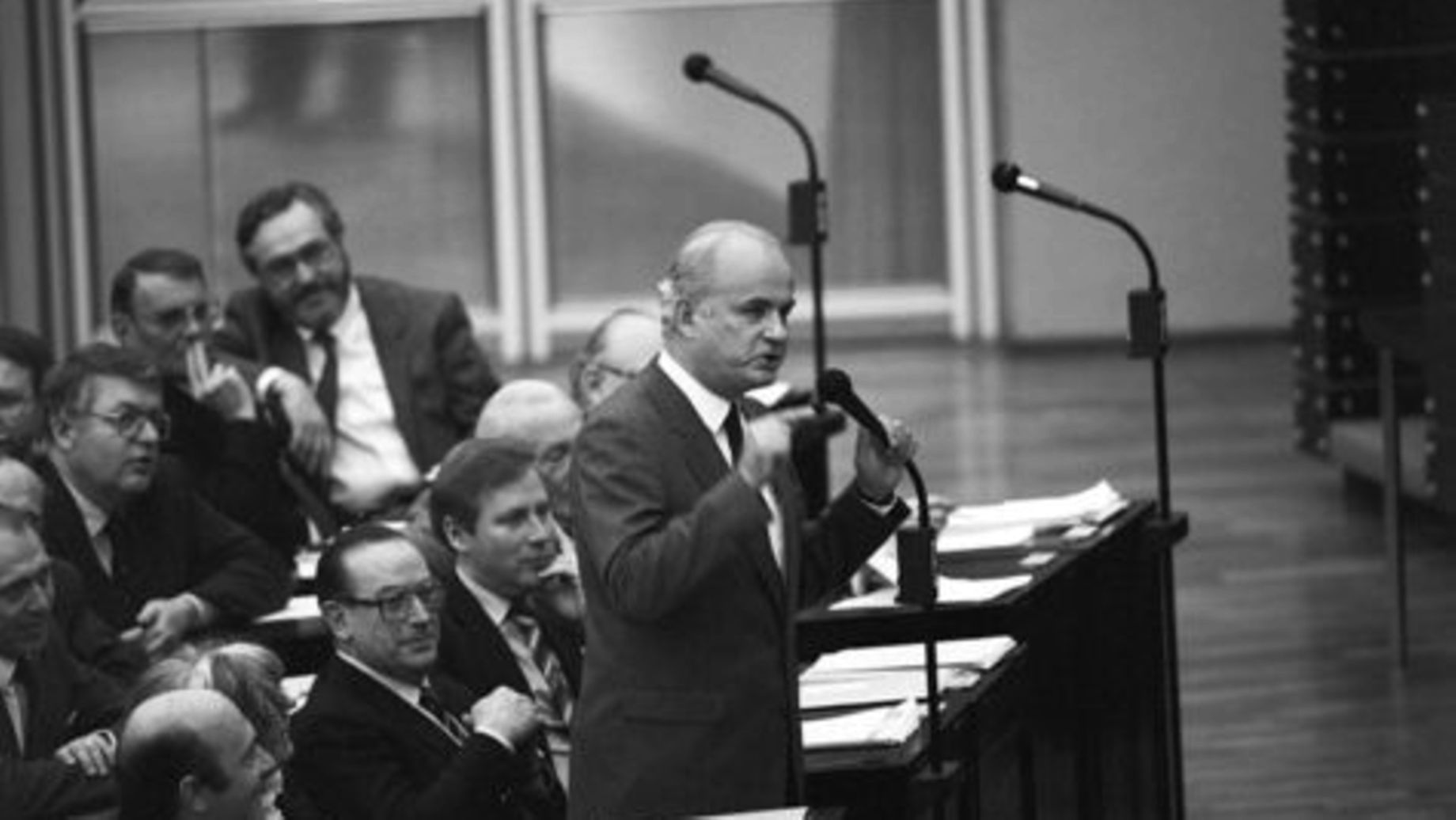 Deutscher Bundestag - 3. Februar 1982: Schmidt Stellt Die Vertrauensfrage