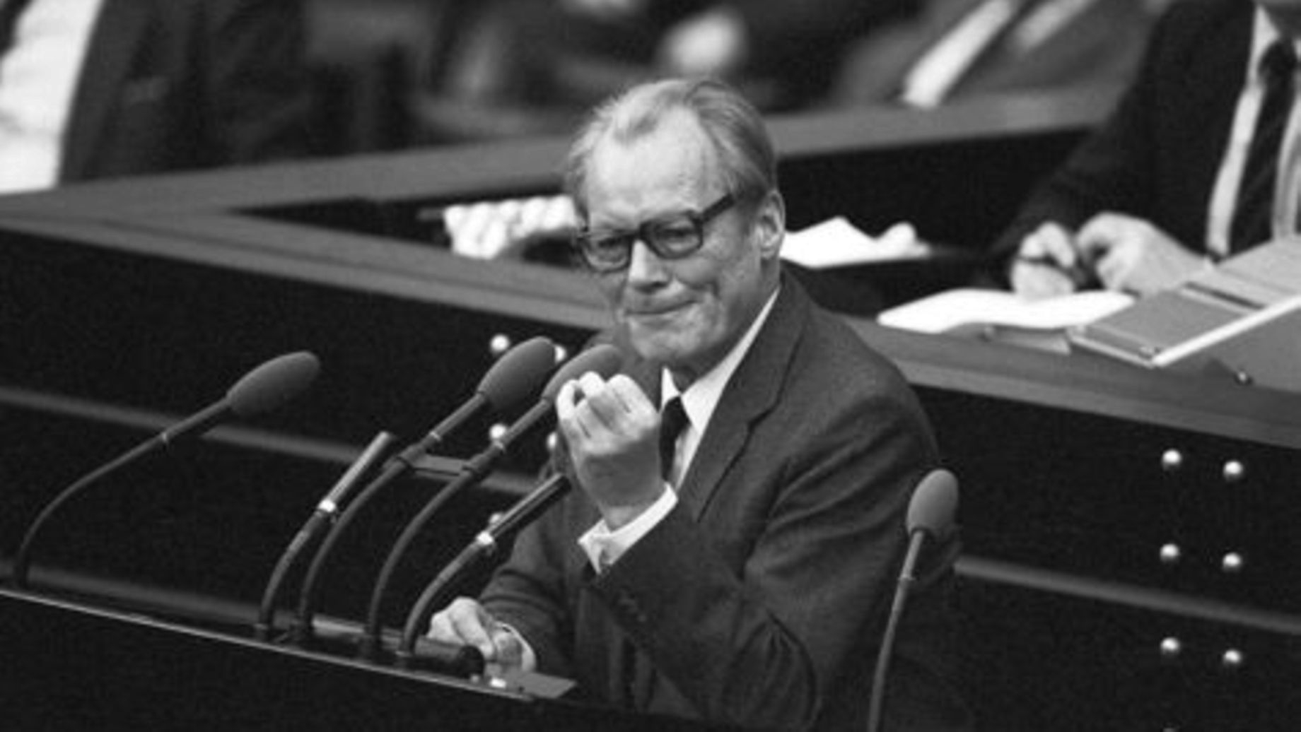 Deutscher Bundestag - 3. Februar 1982: Schmidt Stellt Die Vertrauensfrage