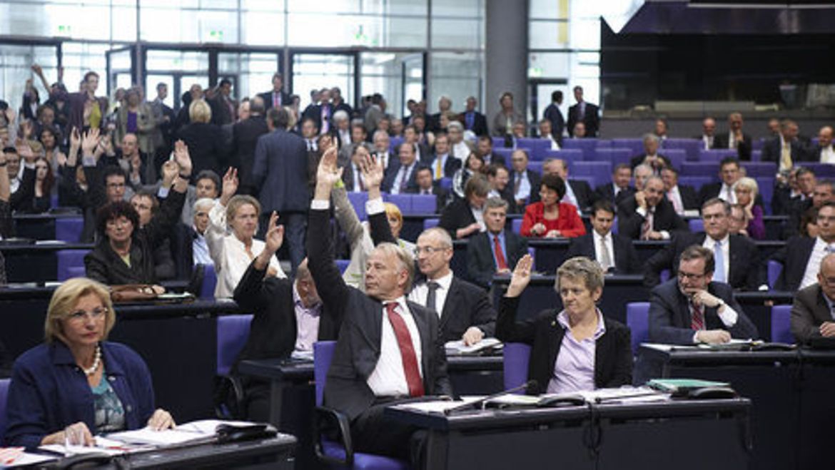 Deutscher Bundestag - Die Beschlüsse Des Bundestages Am 27. Und 28 ...