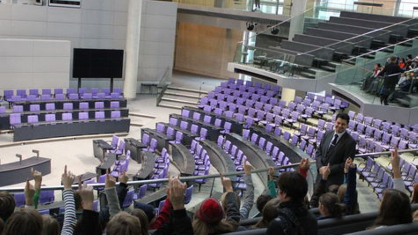 Deutscher Bundestag Warum Der Adler Im Plenarsaal So Rund Ist