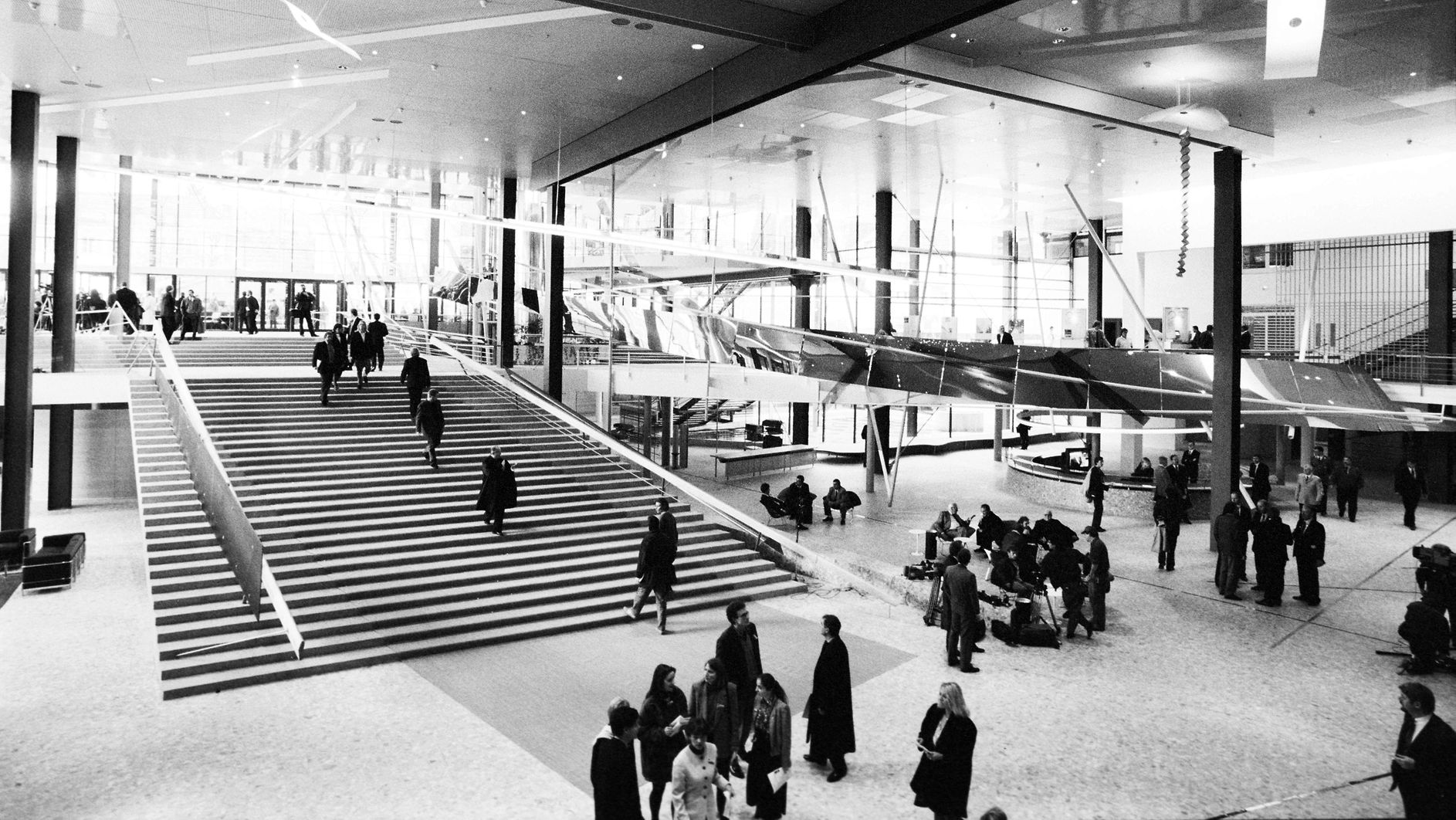 Deutscher Bundestag - Vor 30 Jahren: In Bonn Wird Der Neue Plenarsaal ...