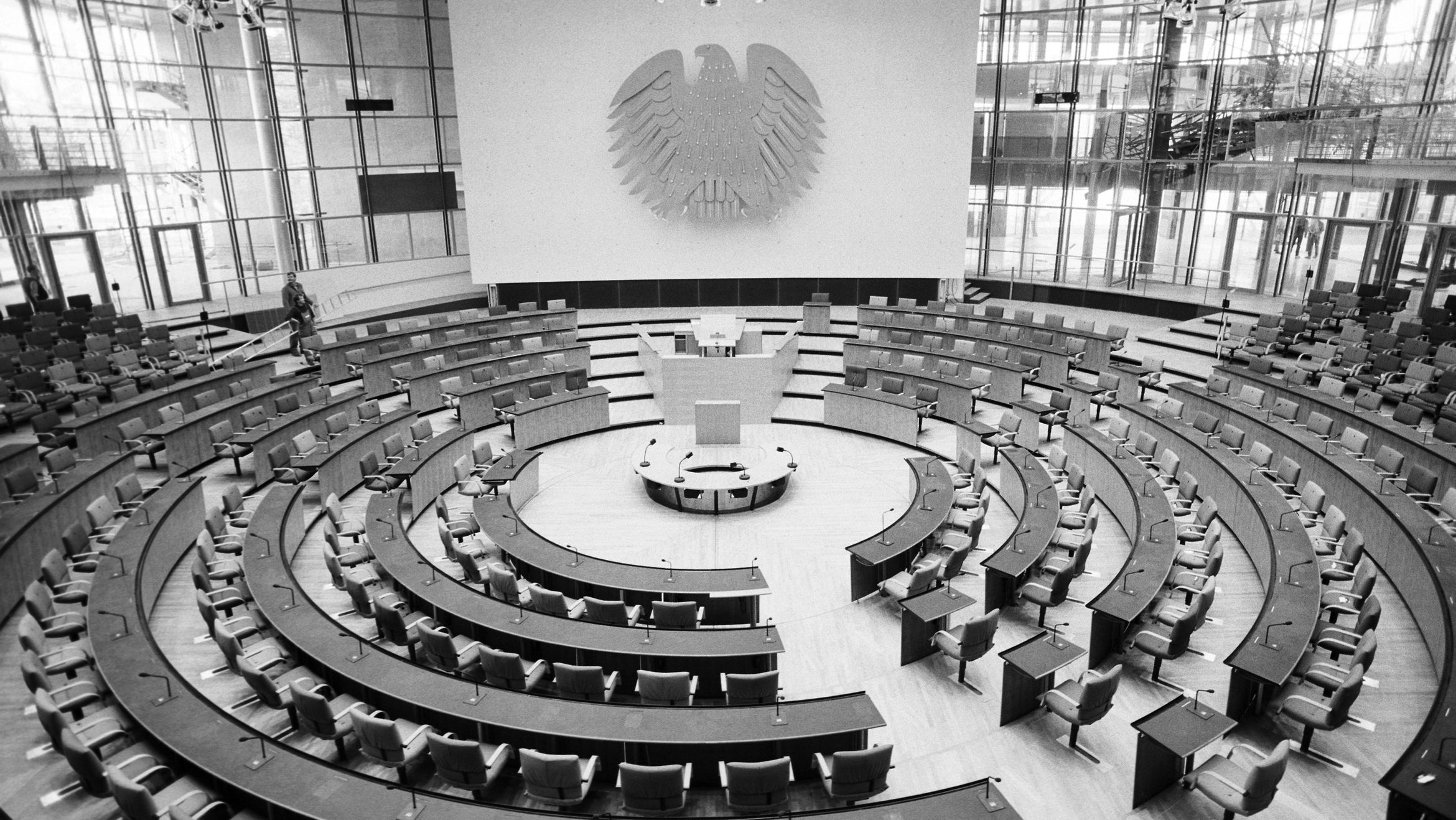 Deutscher Bundestag - Vor 30 Jahren: In Bonn Wird Der Neue Plenarsaal ...