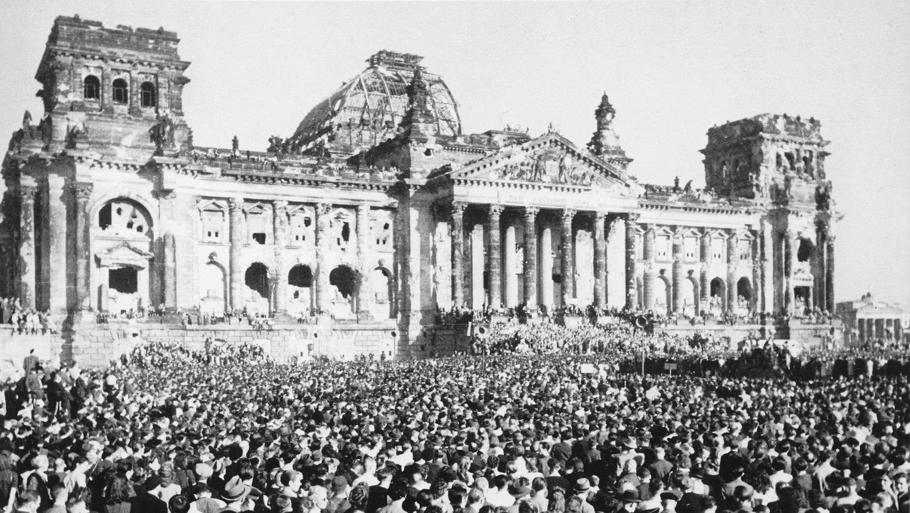 Deutscher Bundestag - Vor 70 Jahren: Aus Dem Berliner Königsplatz Wird ...