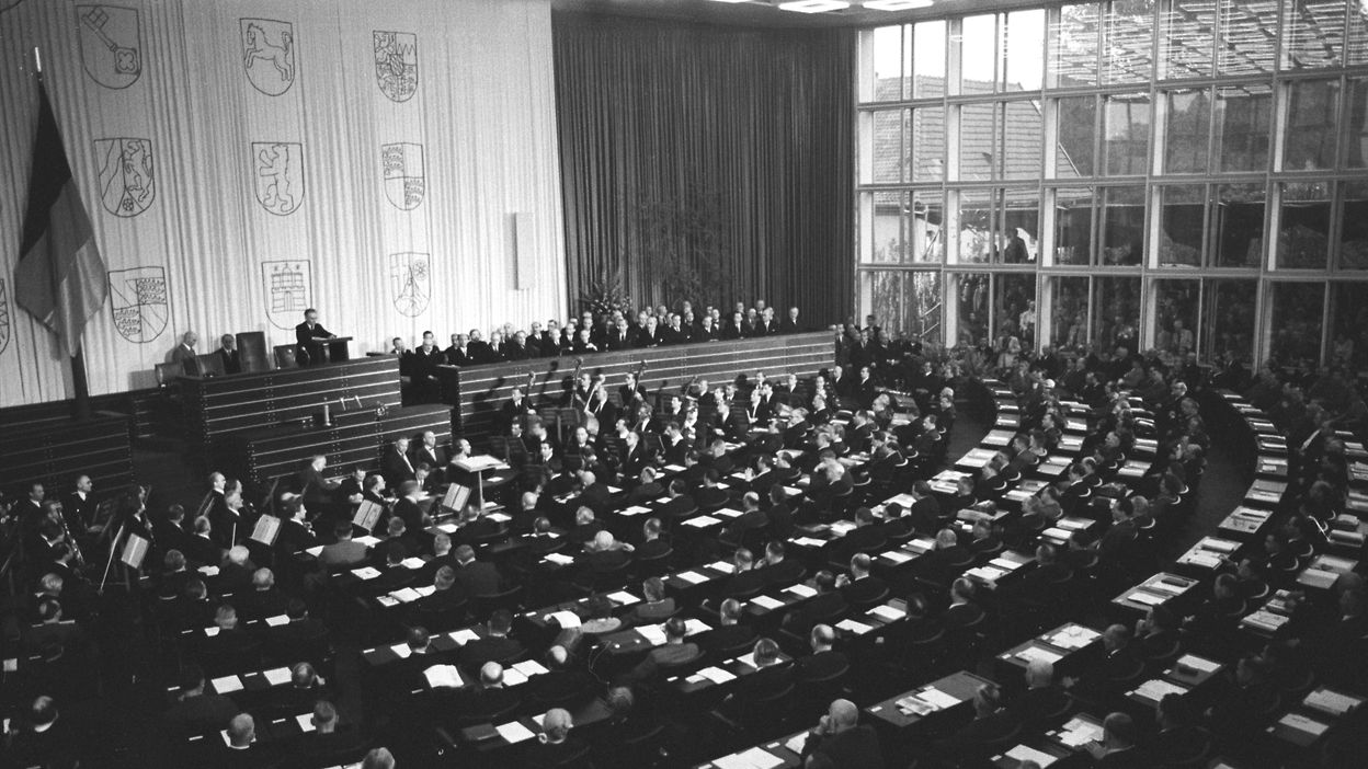 Deutscher Bundestag - Vor 70 Jahren: Erste Sitzung Des Ersten Bundestages