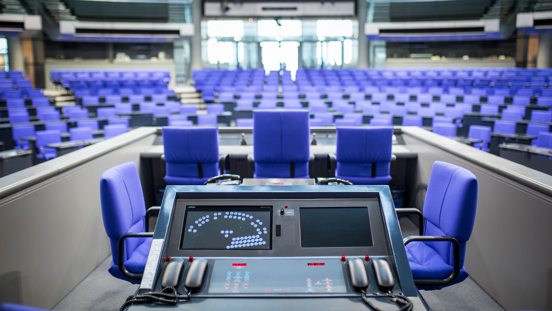 Deutscher Bundestag - Abgesetzt: Oppositionsvorstoß Zur Verkleinerung ...