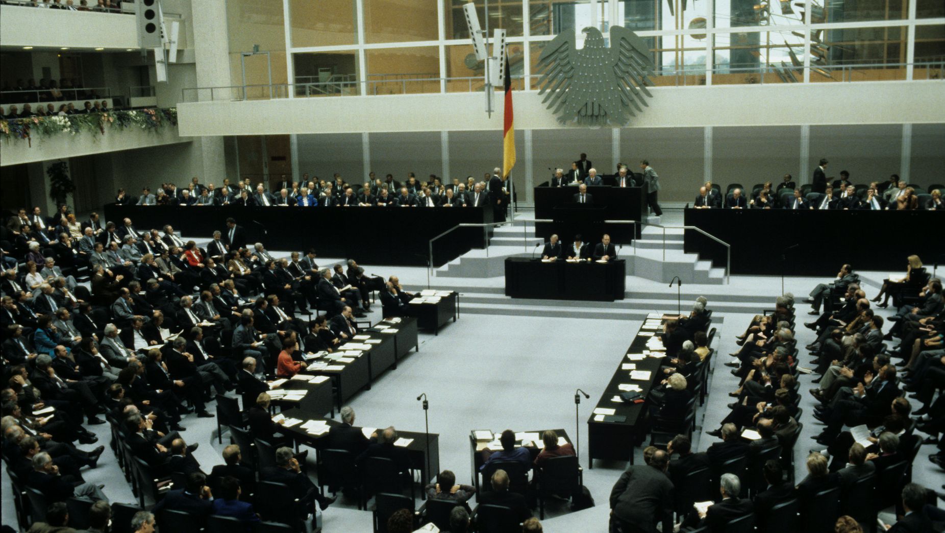 Deutscher Bundestag - Vor 30 Jahren: Bundestag Tritt Erstmals Als ...