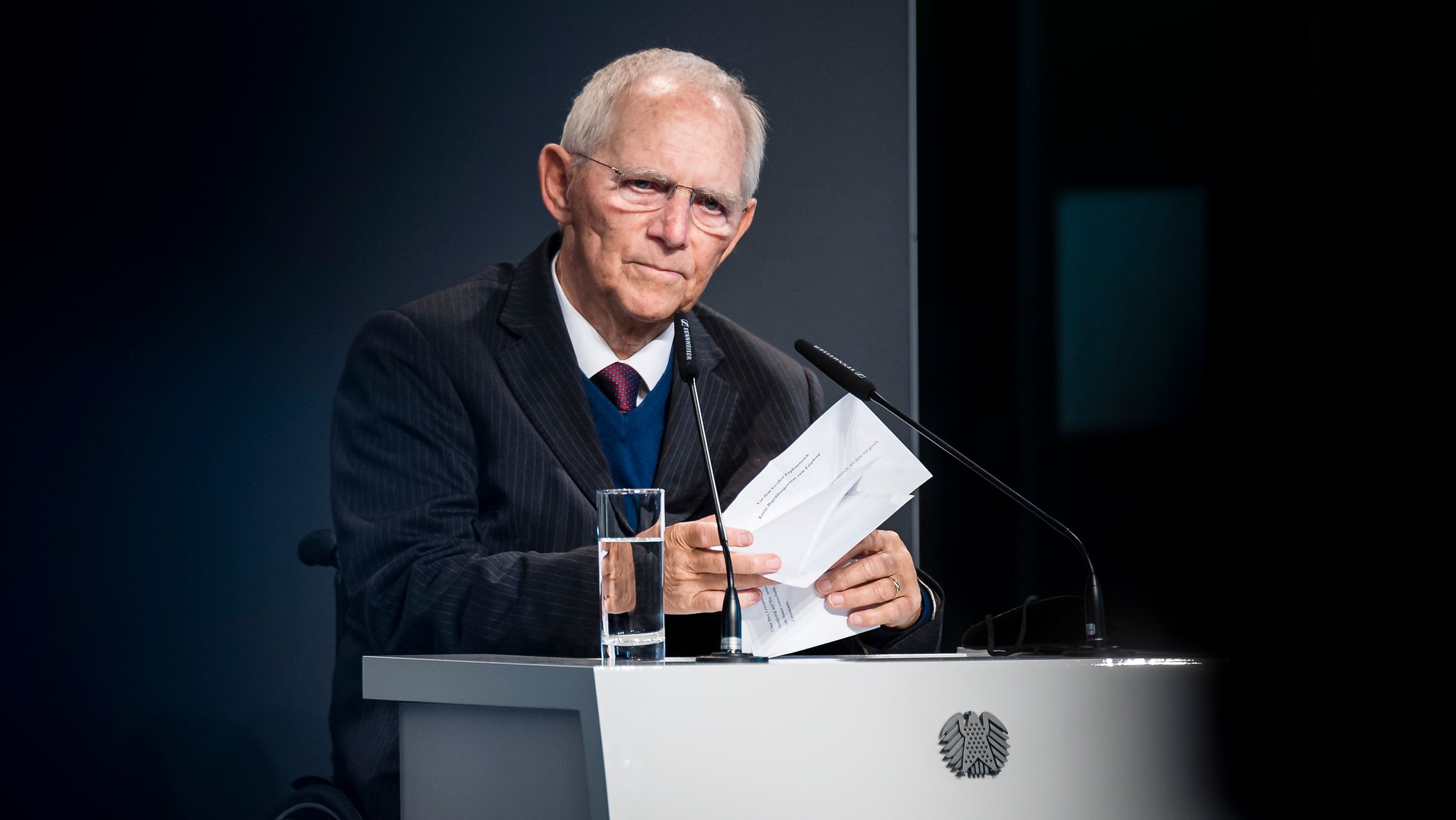 Deutscher Bundestag - Bundestagspräsident Schäuble Würdigt Soldaten Des ...