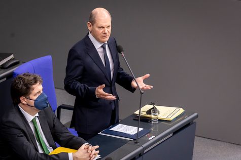 Deutscher Bundestag - Scholz: Bei Waffenlieferungen Gemeinsam Mit Nato ...