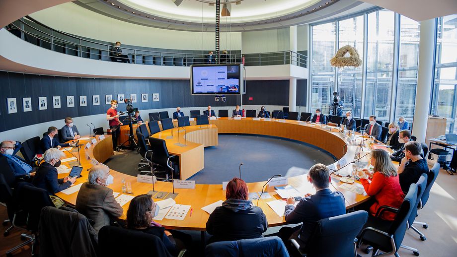 Deutscher Bundestag - Kommission Zur Reform Des Wahlrechts Und Zur ...