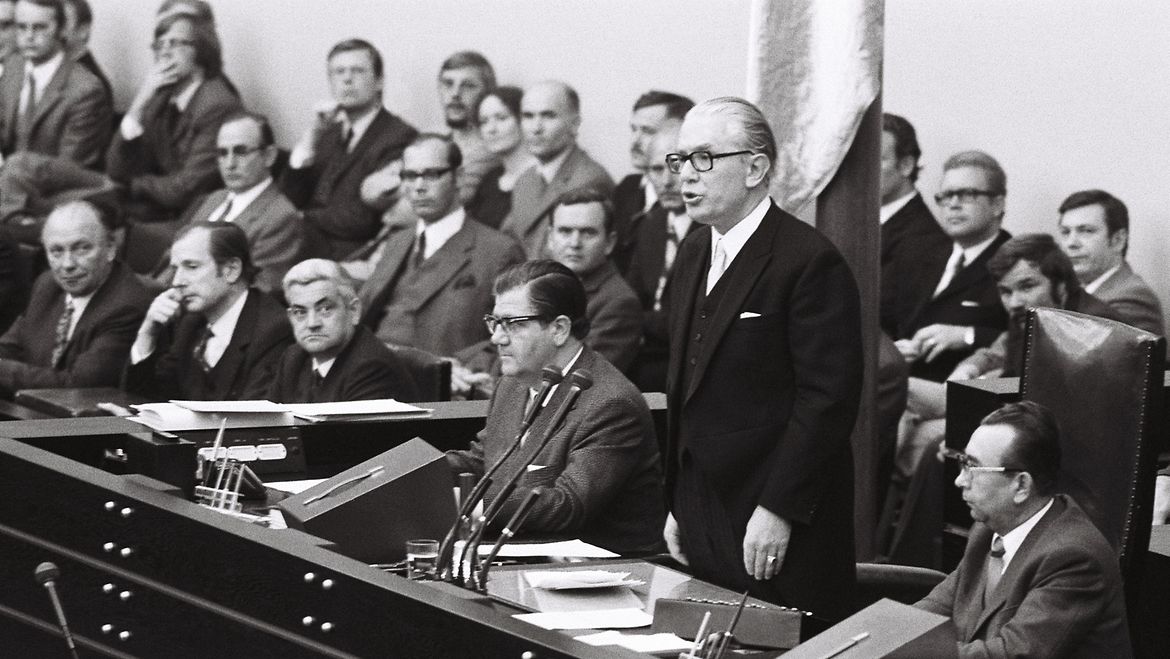 Deutscher Bundestag - Vor 50 Jahren: Willy Brandt Stellt Die ...