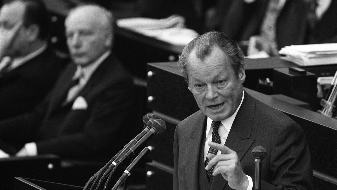 Deutscher Bundestag - Vor 50 Jahren: Willy Brandt Stellt Die ...