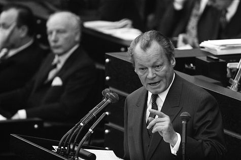 Deutscher Bundestag - Vor 50 Jahren: Willy Brandt Stellt Die ...