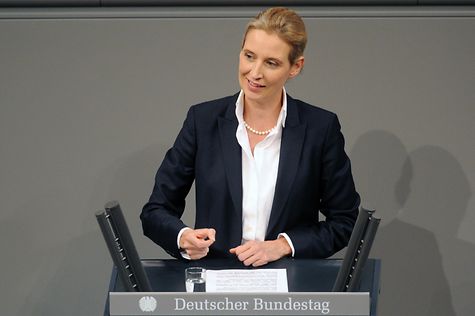 Deutscher Bundestag - Alice Weidel: Den Bürgern Droht Die Verarmung Und ...