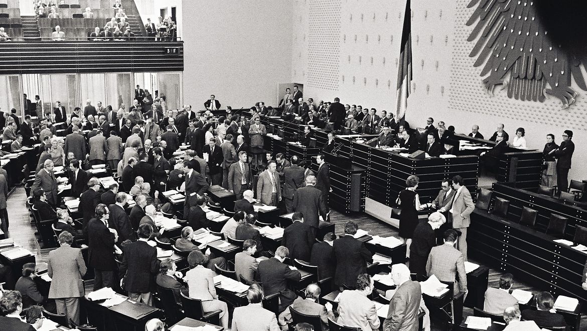 Deutscher Bundestag - Vor 50 Jahren: Bundestag Ratifiziert ...