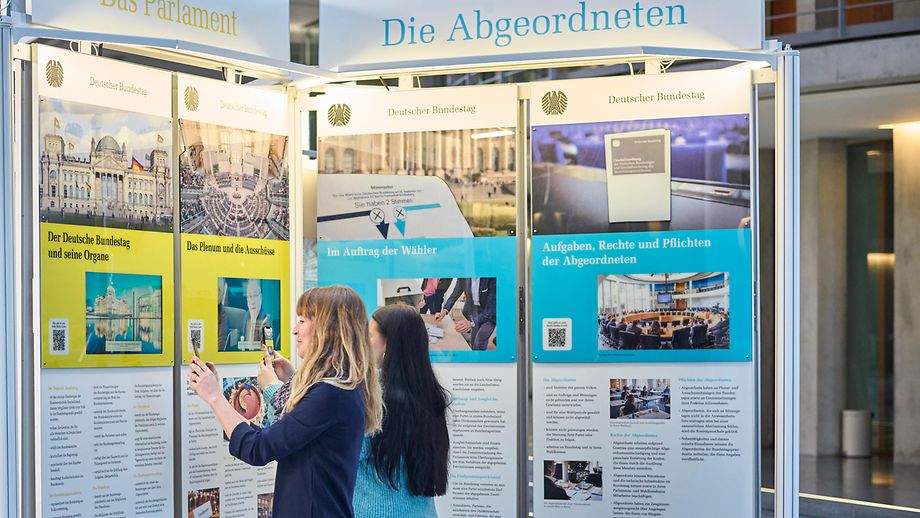 Deutscher Bundestag - Wanderausstellung Des Deutschen Bundestages