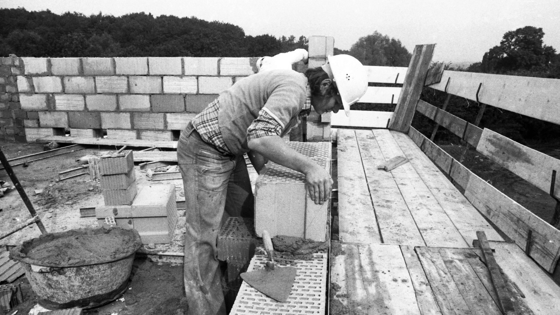 Deutscher Bundestag - 1976: Als Die Einsparung Von Energie In Gebäuden ...